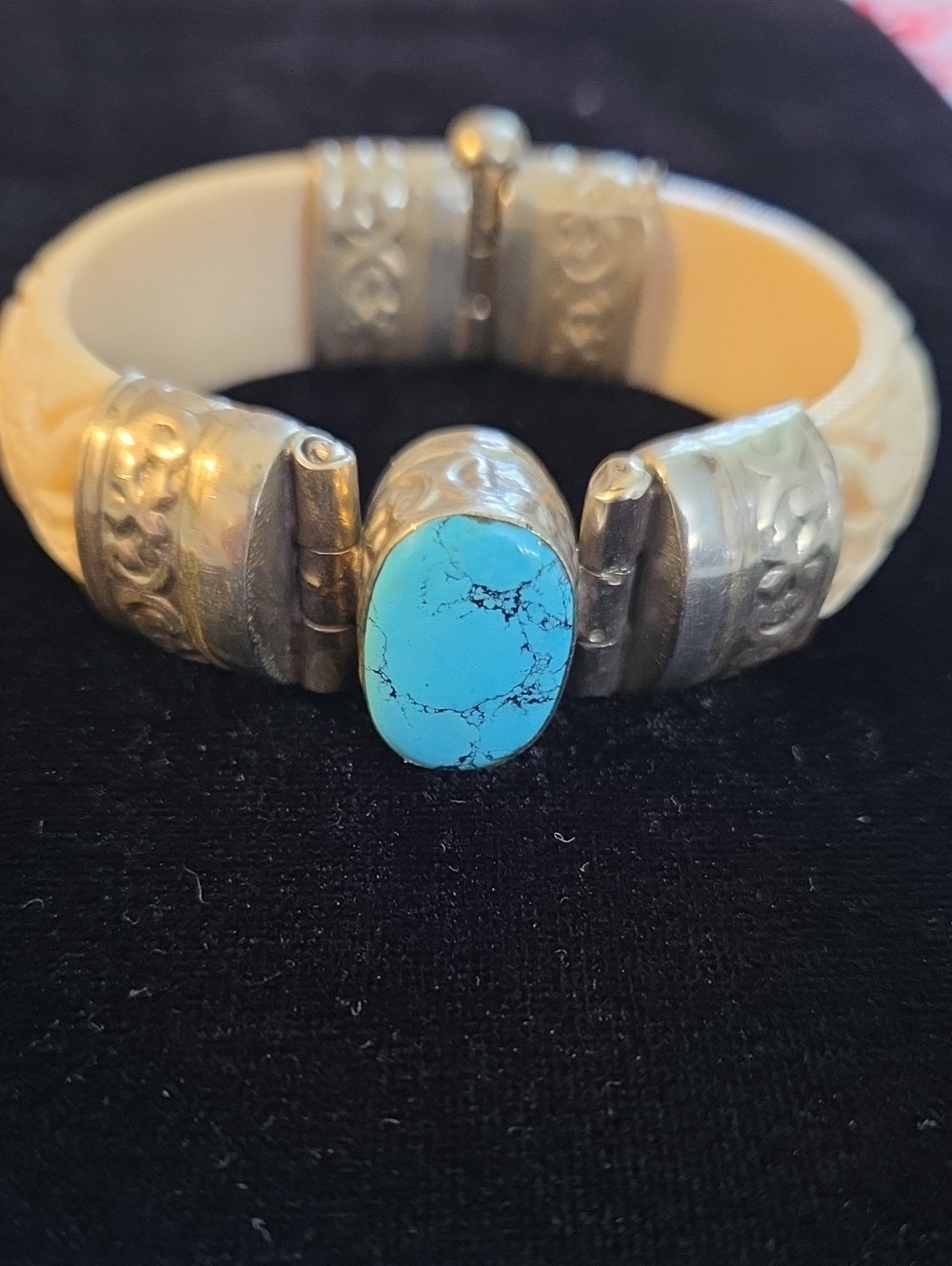 Vintage Carved Elephants Bone & Turquoise Chunky Bangle 60s